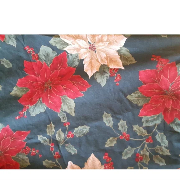 ROUND CHRISTMAS tablecloth poinsettia holly berries cotton Holiday craft fabric - Picture 3 of 6
